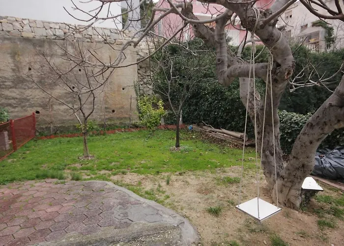 With A Parking Space - 8925 아파트