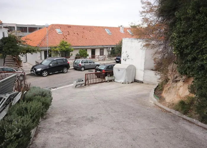 With A Parking Space - 8925 아파트