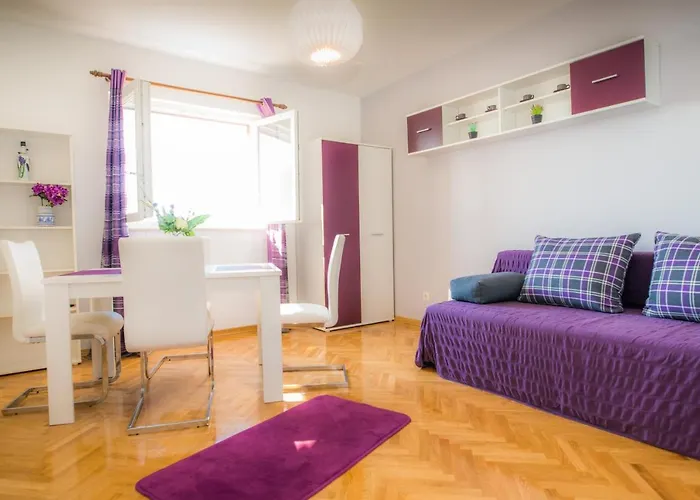 With A Parking Space - 8925 아파트