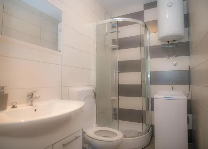 With A Parking Space - 8925 * 스플리트