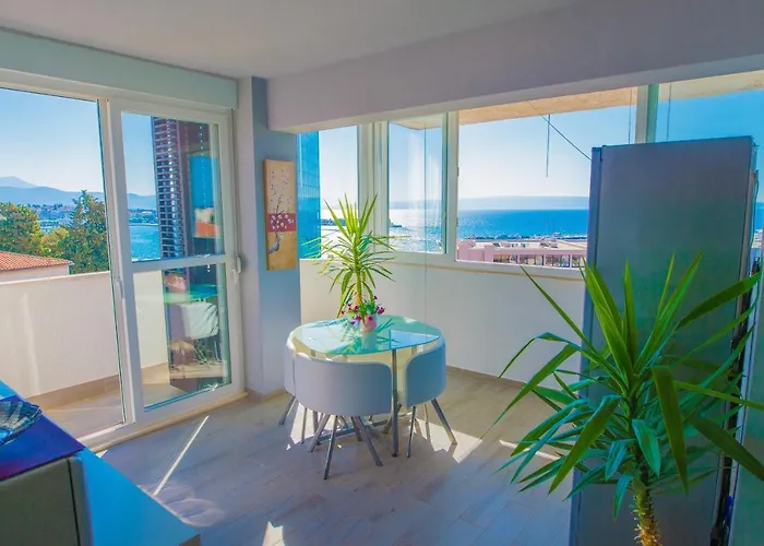 With A Parking Space - 8925 아파트 *