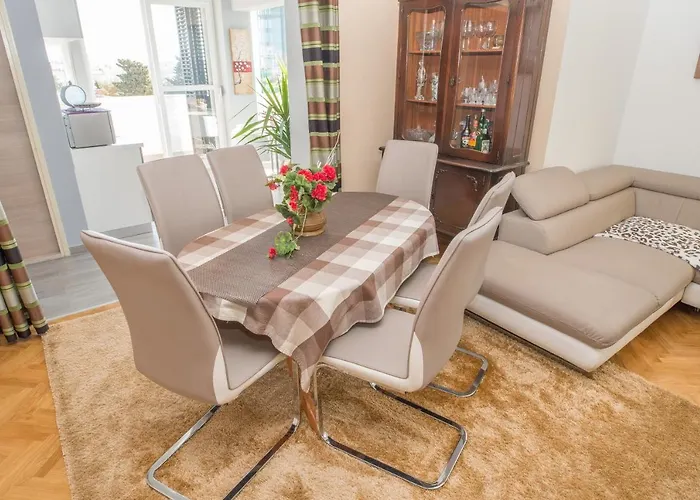 With A Parking Space - 8925 스플리트